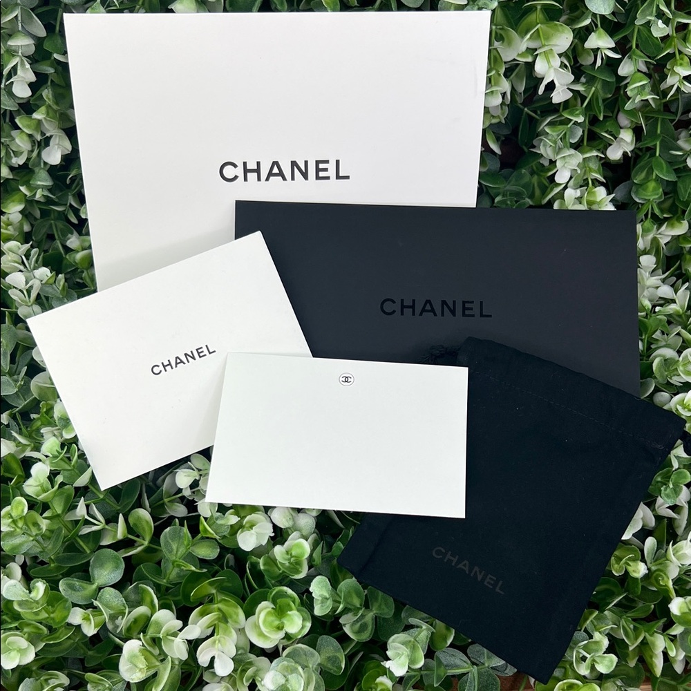 CHANEL Blank Card and Drawstring Pouch Gift Set